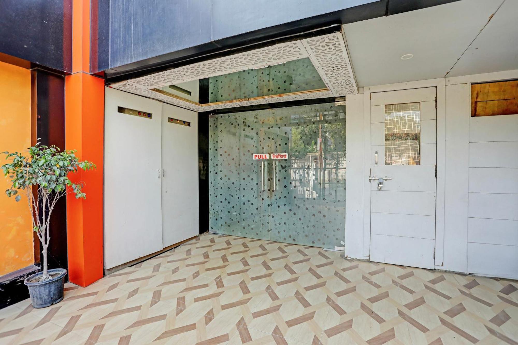 Super Hotel O Hyderabad Gate Iit Bhu Kakarmatha Экстерьер фото